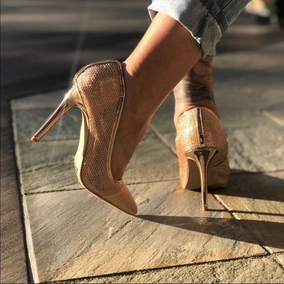 NEW - Women’s Gold Stunning 👠 Heels - Picture 4 of 4